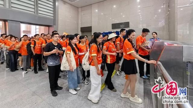 易倍体育app下载-漳州站开行直达南平“闽超”球迷专列(组图)
